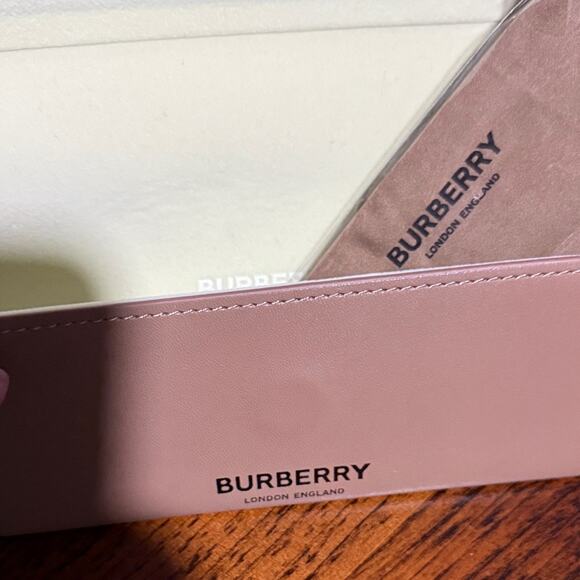 Burberry Checkered Beige and Black Belt and eyeglass case bundle - Picture 11 of 16